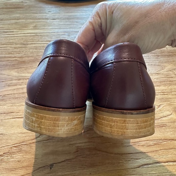Everlane Red and Brown Leather Flats Sophisticated Design - Picture 7 of 11